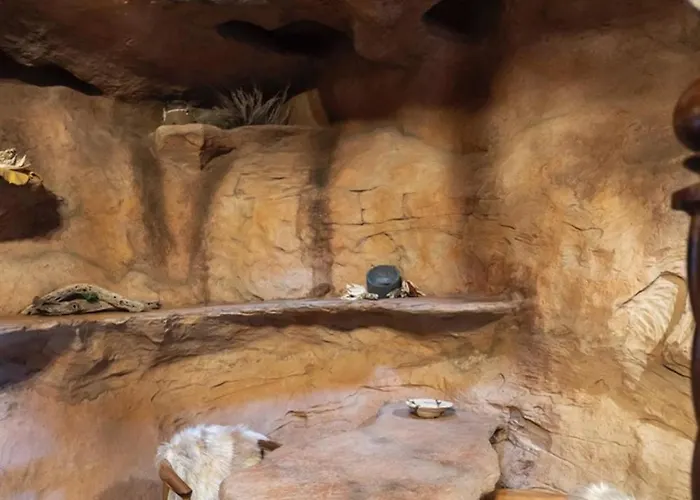 Cave Dwellers- Zions' Only Hand-sculpted Cave * Cane Beds